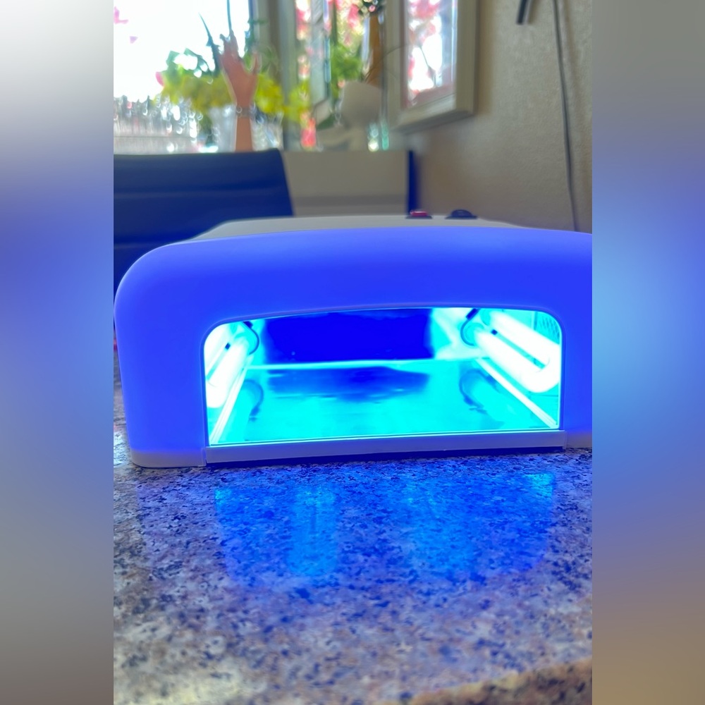 36Watt Gel curing UV lamp. Brand new!